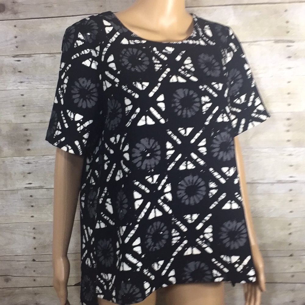 Madewell Black Floral high low top back buttons
